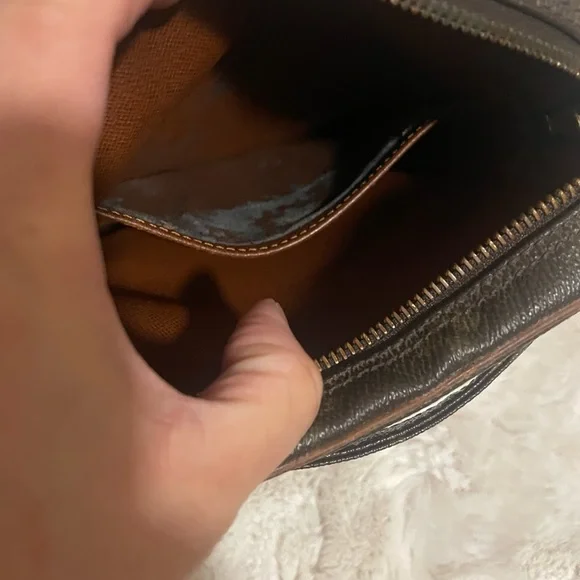 Authentic LV Vintage Crossbody bag - Picture 3 of 11